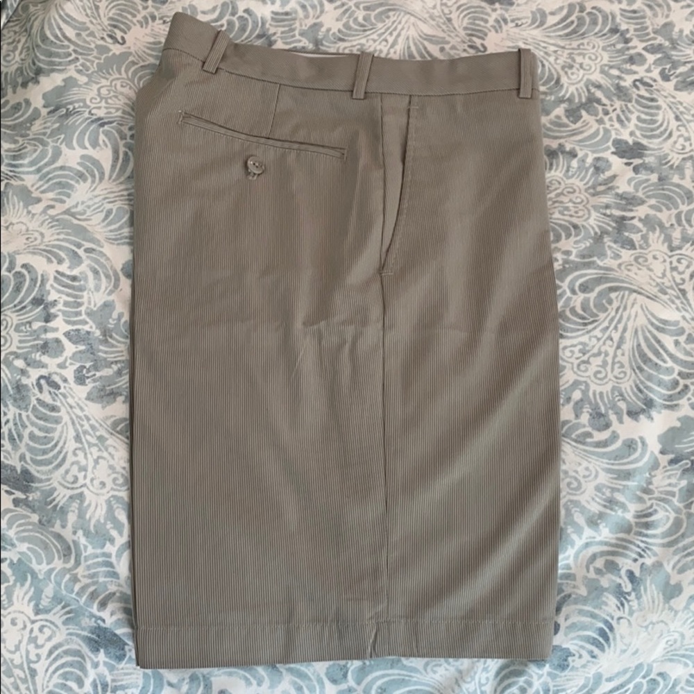 Men’s golf shorts size 30 Khaki white pin stripe